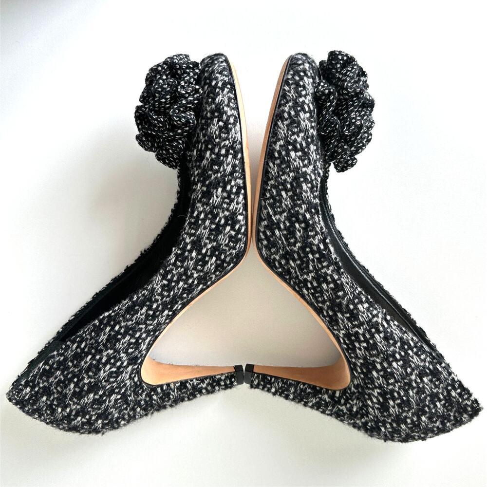 CHANEL 2010 CC Tweed Camellia Flower Heel Pumps Black White IT 38.5 - Picture 12 of 15